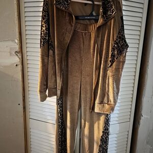 Leopard Accent Velvet Tracksuit